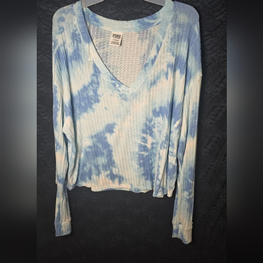 PINK Victoria's Secret Blue & White Tie-Dye V-Neck Ribbed Long Sleeve Top